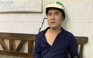 Tài xế mặc áo Grabbike vờ rớt dép để mượn điện thoại rồi cướp tài sản người nước ngoài ở Sài Gòn
