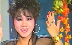 Nữ ca sĩ đầu tiên xỏ khuyên tai 5 lỗ, nhẫn đeo 10 ngón tay và scandal khủng khiếp ở Sài Gòn