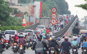 Hàng ngàn người dân Sài Gòn chen nhau trên đường trong chiều ngày 15, Thủ tướng đồng ý kéo dài cách ly xã hội đến 22/4