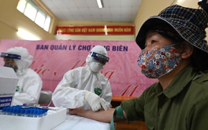 Kết quả xét nghiệm nhanh 610 tiểu thương, lao động bốc vác ở chợ Long Biên và 2 chợ đầu mối, đều âm tính SARS-CoV-2