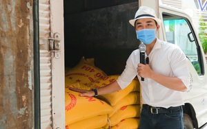 MC Nguyên Khang kêu gọi được hơn 11 tấn gạo giúp đỡ người nghèo