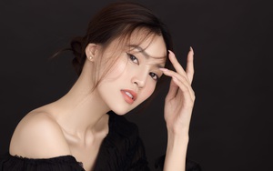 Ninh Dương Lan Ngọc khoe vai trần quyến rũ mừng tuổi mới