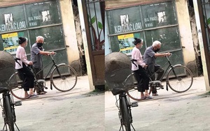 Mẩu chuyện nhỏ trước ngõ của hai ông bà và chiếc xe đạp khiến người ta bật cười