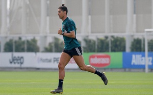 Ronaldo cơ chân săn chắc trong trạng thái "bộc phá", thế mới thấy tập luyện ở nhà vì Covid-19 chưa bao giờ là vấn đề với anh