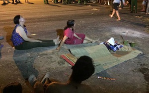 Người thân khóc ngất bên thi thể bé trai 4 tuổi ngã xuống hố ga không đậy nắp bên đường