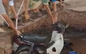 “Hố tử thần” bất ngờ xuất hiện tại nhà xe giáo viên của một trường tiểu học