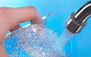 Chuyên gia: Nguyên tắc 40-40-20 và 5 lưu ý uống nước đúng vừa thải độc vừa tránh mất nước