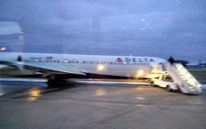 Mỹ: Máy bay chở 107 hành khách bị trượt khỏi đường băng