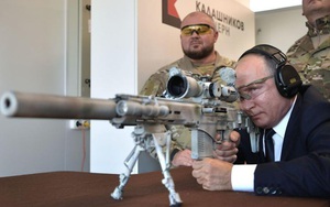Tổng thống Putin thử súng trường bắn tỉa mới nhất của Nga