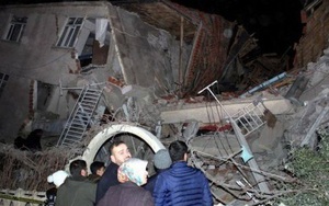 Thổ Nhĩ Kỳ rung chuyển vì động đất và 60 dư chấn, hơn 560 người thương vong