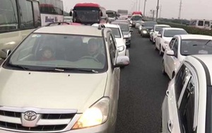 Kẹt xe BOT chậm xả trạm, cao tốc Ninh Bình – Pháp Vân ùn tắc chiều về Hà Nội