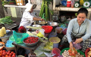 Khan hàng, rau xanh tăng giá chóng mặt ngày mùng 5 Tết