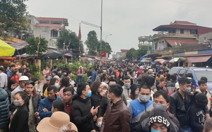 Hàng vạn người đổ về chợ Viềng