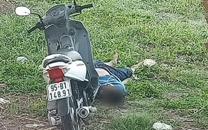 Thanh niên chết bên cạnh xe máy, nghi bị sát hại