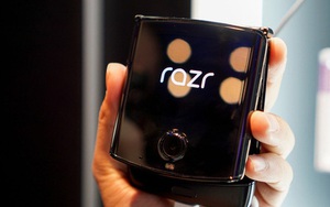 CNET: Motorola Razr gập được 27.000 lần thì xuất hiện tiếng 'cạch' khá to, không đạt được kỳ vọng