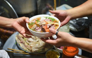 Khiển trách Chủ tịch xã mang phở cho phụ nữ vắng chồng