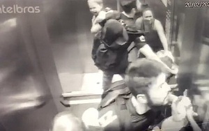 Khoảnh khắc ám ảnh: Chó lao vào thang máy tấn công bé trai 18 tháng tuổi, bảo mẫu đi cùng trở tay không kịp