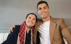 Ronaldo cùng bạn gái vội vã trở về khi nghe tin mẹ đột quỵ, đưa ra cập nhật mới nhất khiến dân tình an lòng