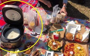 Bức ảnh cả nhà đi picnic vẫn mang theo… nồi cơm điện to tổ chảng gây choáng váng: Ăn gì thì cũng phải ăn cơm mới no!