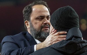 Ông chủ của 2 CLB tại châu Âu nhiễm virus corona, đã bắt tay tất cả các cầu thủ và chụp ảnh với fan trước khi bị phát hiện nhiễm bệnh