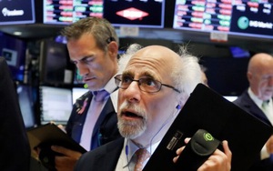 Công cụ ngắt mạch thị trường tiếp tục được kích hoạt ngay khi vừa mở cửa, Dow Jones mất hơn 2.000 điểm