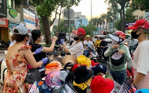 “Mũ chống giọt bắn” đang được chị em “săn lùng” để phòng chống nhiễm Covid-19: Chuyên gia nói gì?