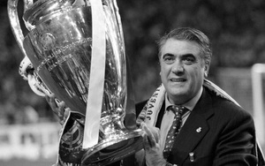 Cựu chủ tịch Real Madrid qua đời sau khi nhiễm Covid-19
