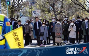 Số ca nhiễm Covid-19 ở Nhật tăng vọt, chính phủ khuyến khích ở nhà nhưng vì sao người lao động vẫn ùn ùn kéo đến sở làm?