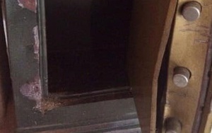 Cán bộ xã dẫn trộm vào cơ quan phá két sắt để lấy tiền trả nợ