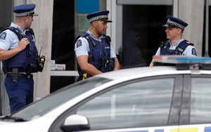 Đi tù vì nhổ nước bọt vào cảnh sát New Zealand, nhà tù Mỹ thành ổ dịch lớn