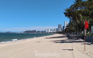 Từ ngày mai, người dân và du khách được tắm biển Nha Trang