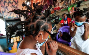 Trào lưu làm tóc kiểu "Covid-19" thịnh hành ở Đông Phi