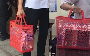 "Thanh niên cứng" đi học không cặp xách mà cầm theo món đồ của mẹ, lũ học trò cười ngất nghĩ tới câu nói quen thuộc của cô
