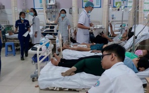 Ăn bánh mì có chứng nhận an toàn, 140 người nhập viện