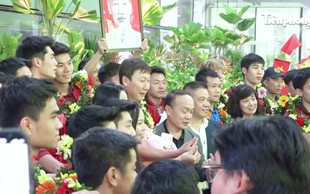 Gia đình chuẩn bị 70 mâm cỗ chào đón trung vệ Hiểu Minh U22 Việt Nam