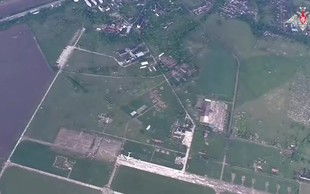 Khoảnh khắc tên lửa Nga tập kích điểm triển khai máy bay không người lái của Ukraine