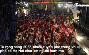Người hâm mộ Tây Ban Nha nhảy múa, cổ động viên Argentina buồn bã giữa phố cổ Hà Nội