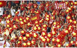 Hình ảnh ấn tượng trên khán đài Mỹ Đình trận Việt Nam - Malaysia
