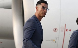 Chuyến bay chở Ronaldo rời tuyển Bồ Đào Nha được theo dõi nhiều nhất thế giới
