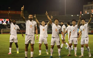 Đánh bại HAGL trên sân khách, SLNA chiếm đỉnh bảng V.League