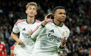 Mbappe bị tố phóng đại thành tích để chạy đua Quả bóng vàng