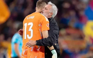 Thủ môn Andriy Lunin của Real Madrid đi vào lịch sử El Clasico