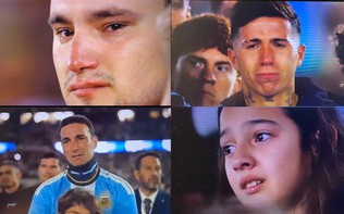 Đối thủ tranh nhau xin chụp ảnh, đồng đội rơi nước mắt chia tay Messi