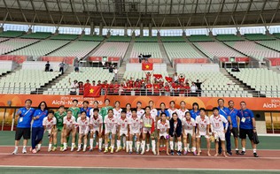 Thi đấu kiên cường trước đội 8 lần vô địch châu Á, tuyển Việt Nam được thưởng 300 triệu đồng