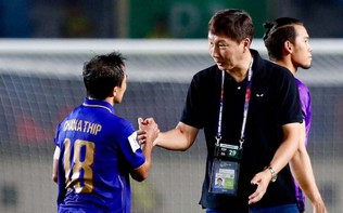Thái Lan đủ ngôi sao, HLV Kim Sang-sik thử nghiệm thất bại