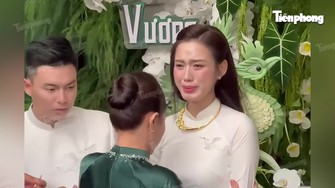 Đỗ Thị Hà bật khóc khi nhận của hồi môn từ cha mẹ, họ hàng