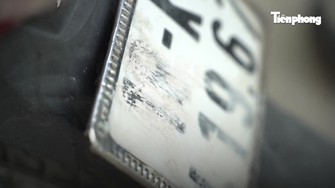 Che biển số để né phạt nguội, hàng chục tài xế bị CSGT Hà Nội 'tuýt còi'