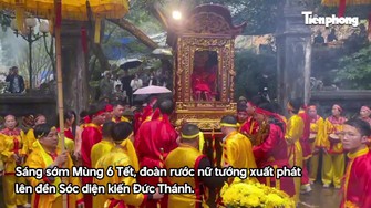 Gia đình làm 50 mâm cỗ mừng con gái 9 tuổi làm nữ tướng ở hội Gióng