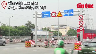 Hà Nội: Cầu vượt thép Mai Dịch chưa được thông xe, các phương tiện đã lũ lượt lên cầu