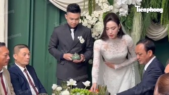 Đỗ Thị Hà khóc khi bố trao tay gửi gắm Viết Vương